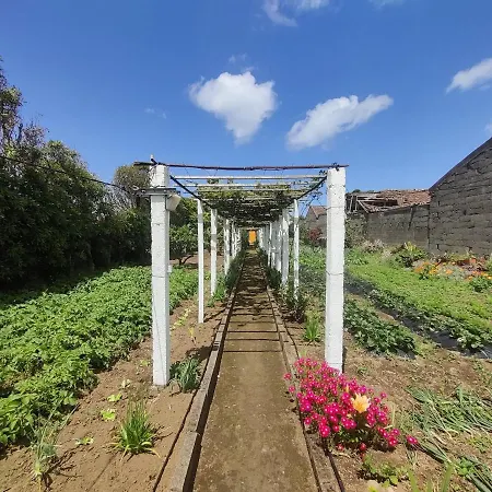 Casa Amarela De Santana بيت للعطل هيبيرا غْريندي