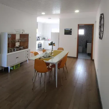 Casa Amarela De Santana بيت للعطل